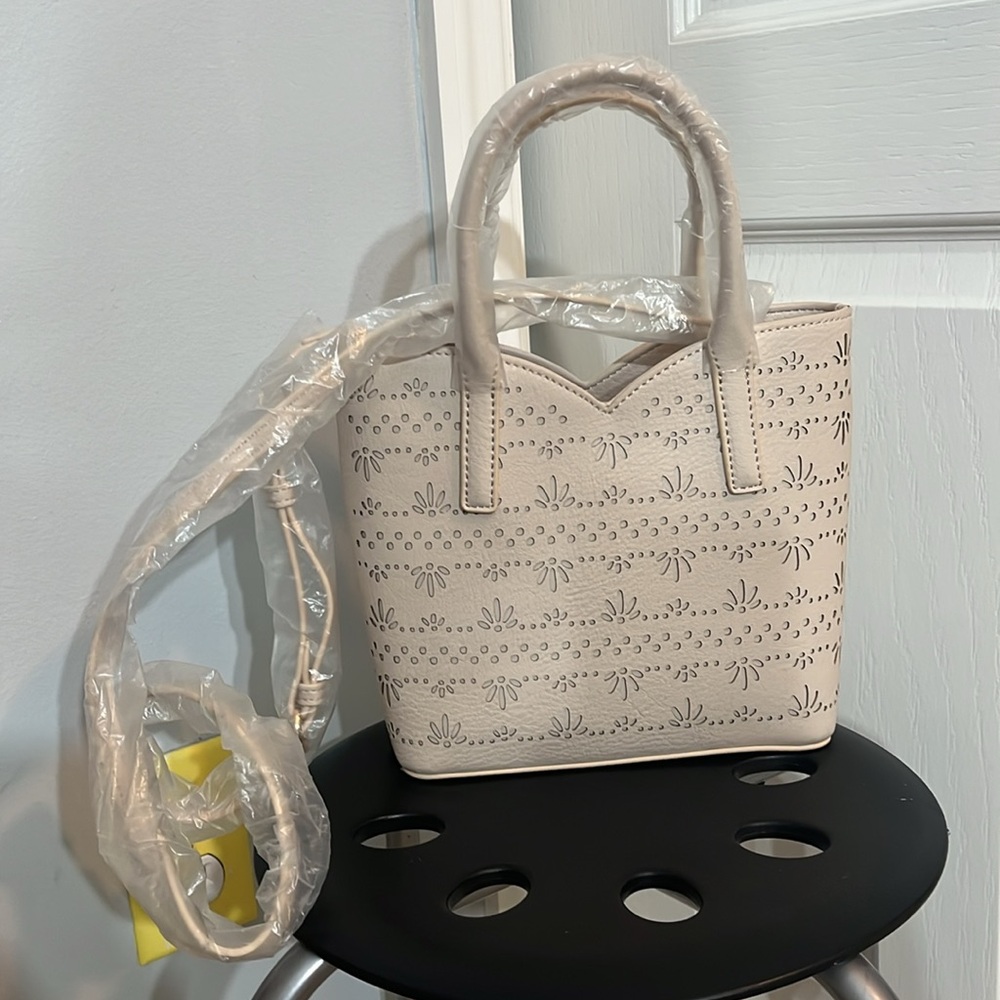 LC Lauren Conrad Cream Crossbody Bag - Picture 6 of 14